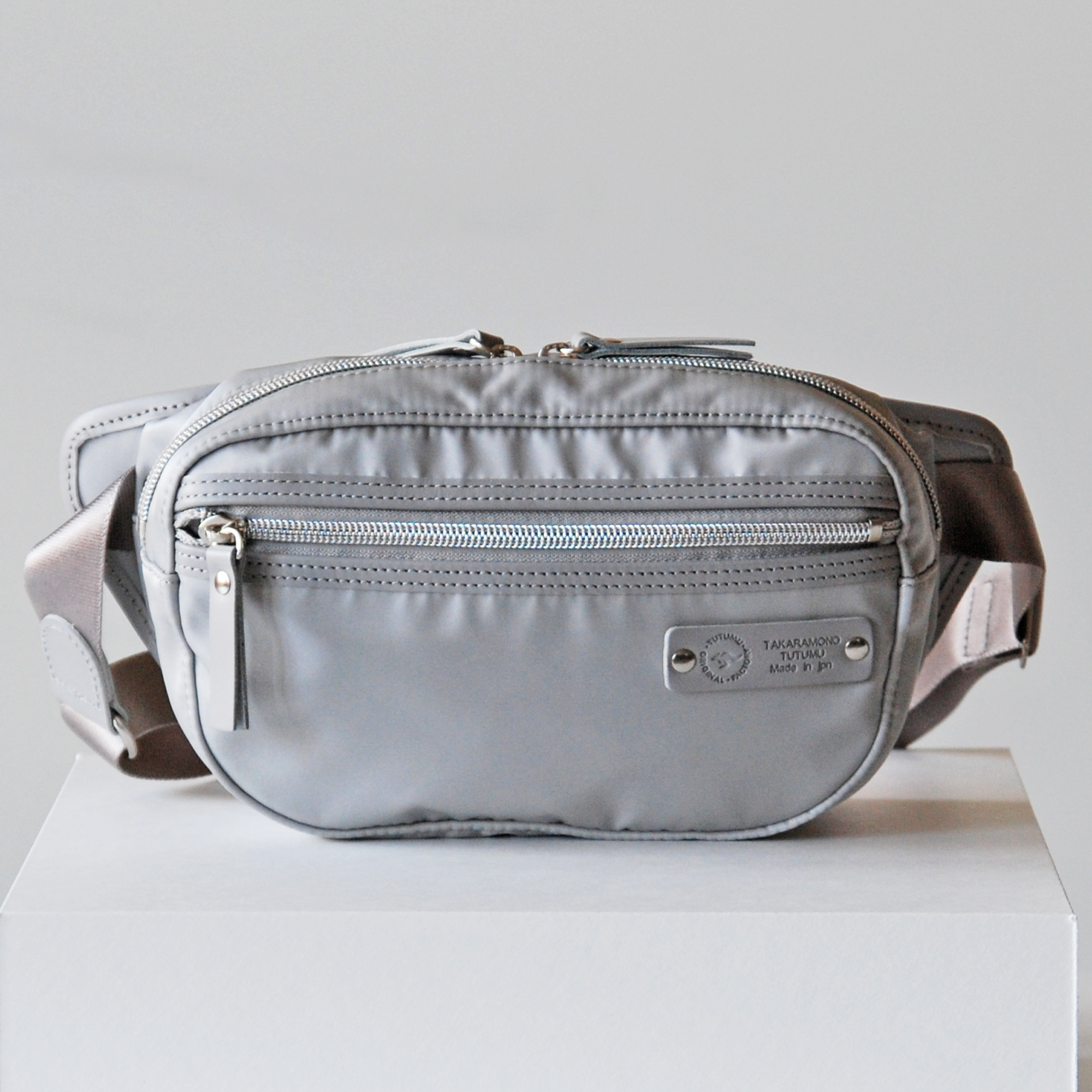 y.a.r.y.y.sさん♡ ウォレットショルダー holiday ( Silver Gray & Black ) | TUTUMU Official